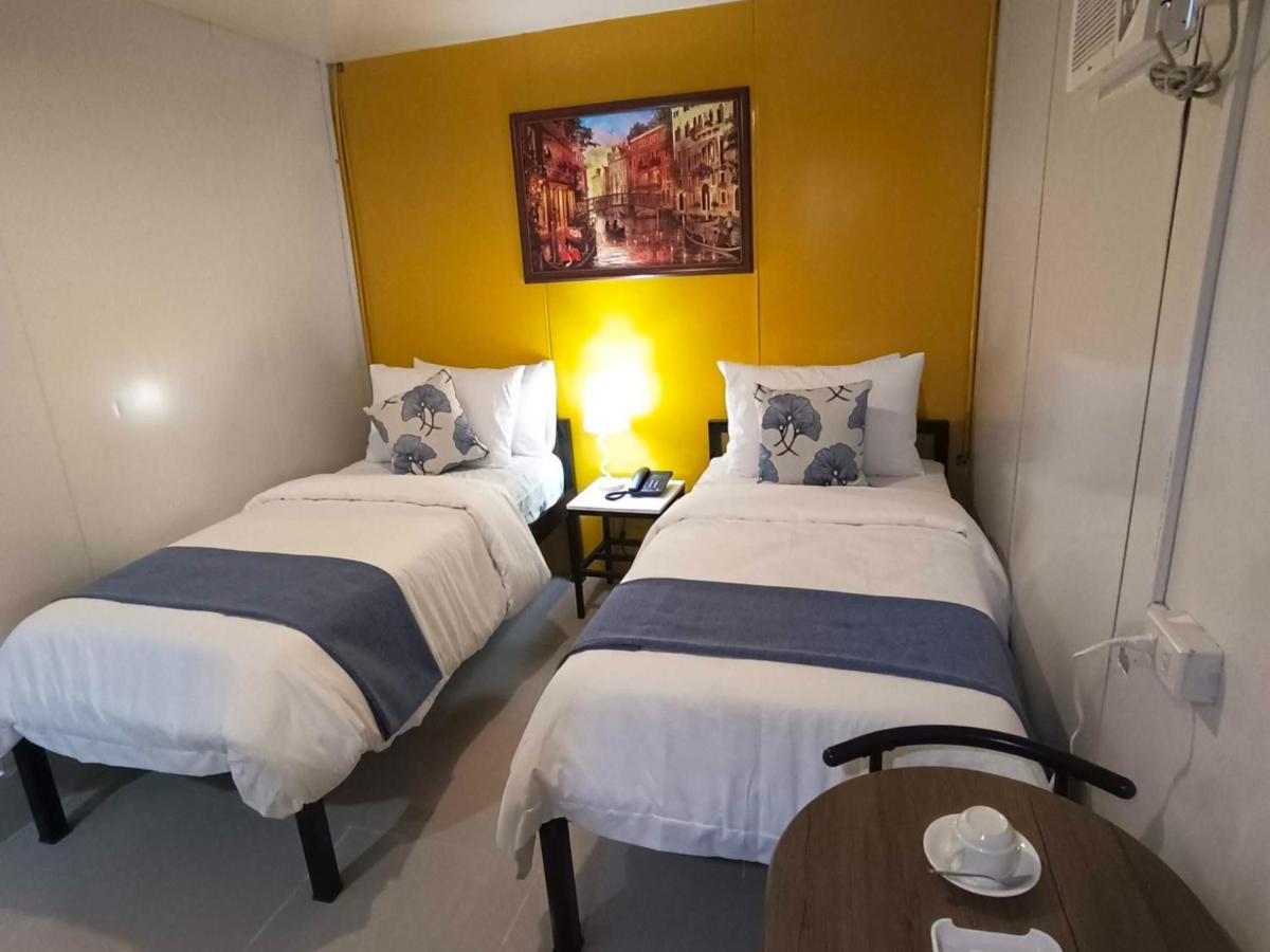 Happy Daze Hotel Tagum Exteriör bild