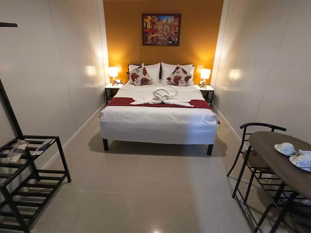 Happy Daze Hotel Tagum Exteriör bild