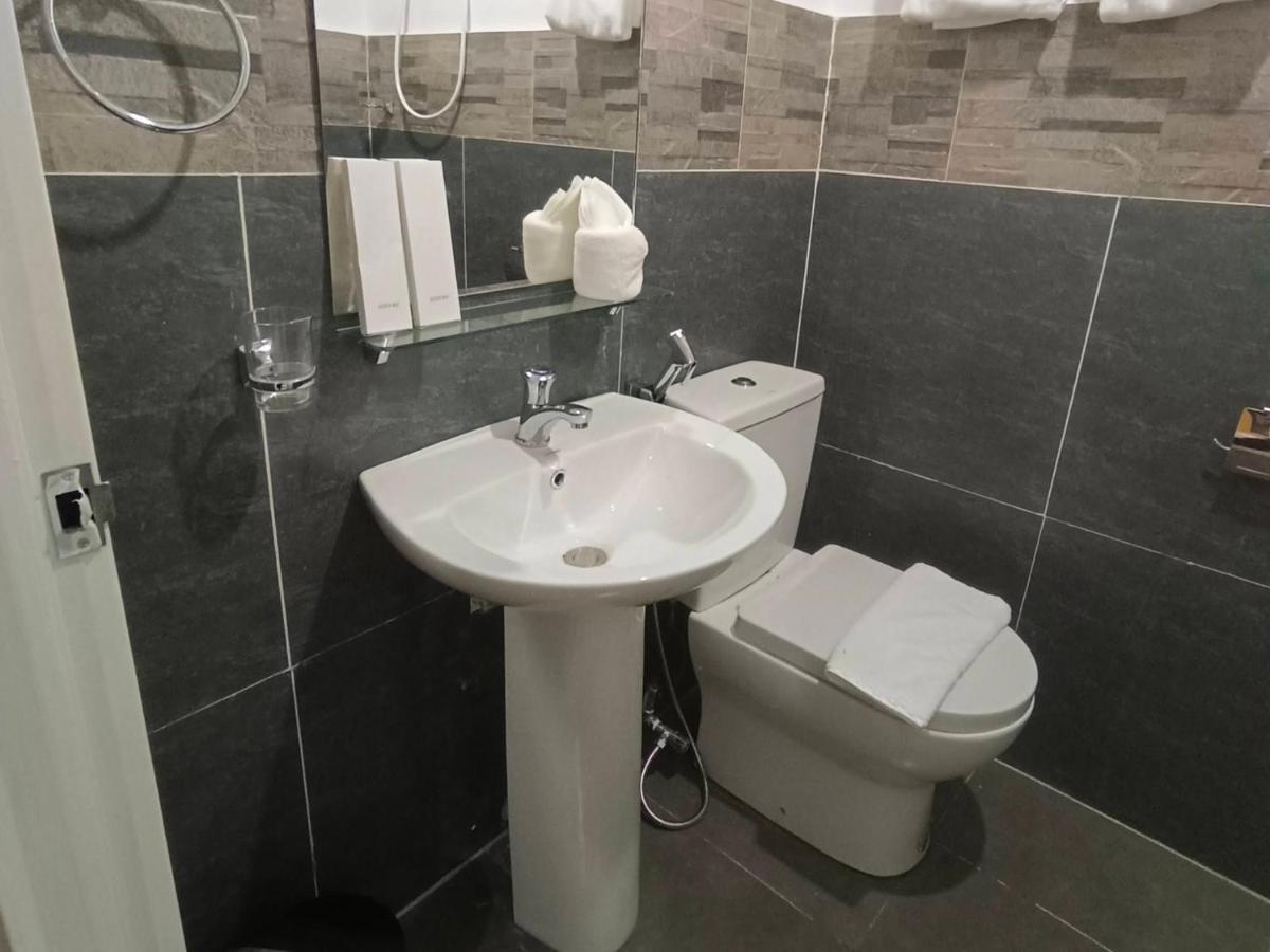 Happy Daze Hotel Tagum Exteriör bild